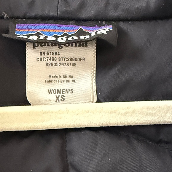 Patagonia Women's Black Puffer Jacket - Picture 3 of 9